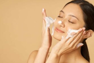 5 lifestyle habits that age your skin faster, silently