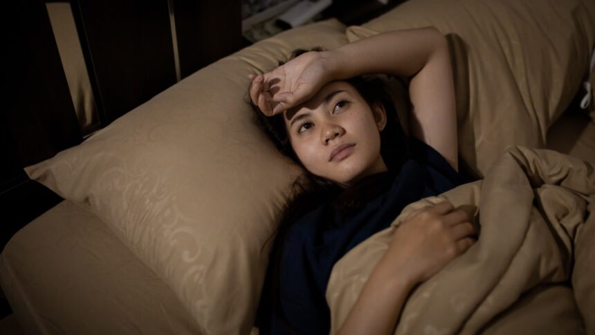 10 reasons you are tired, but still cannot sleep at night – and how to fix it