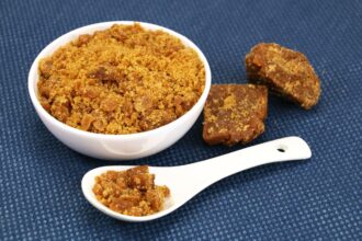 Jaggery – Benefits, Nutrition Value & Weight Loss